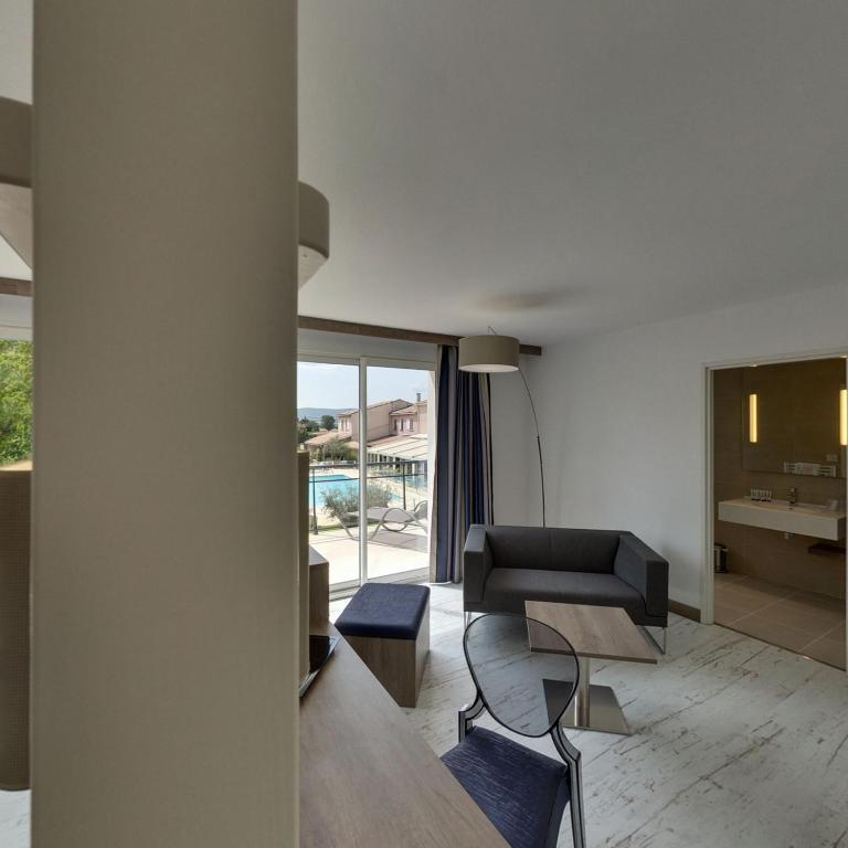 Hotel Le Domaine Des Oliviers Pierrelatte